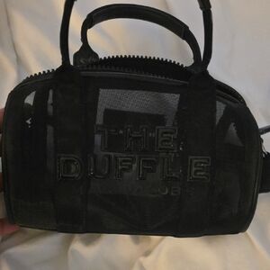 Sleek Black Duffel Bag with Versatile Design